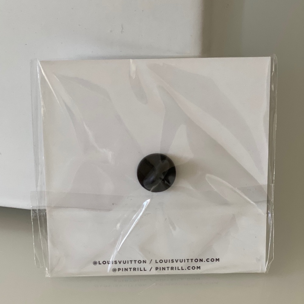 Rare Louis Vuitton Pin from NYCVVV Exhibit Pin - Picture 2 of 5